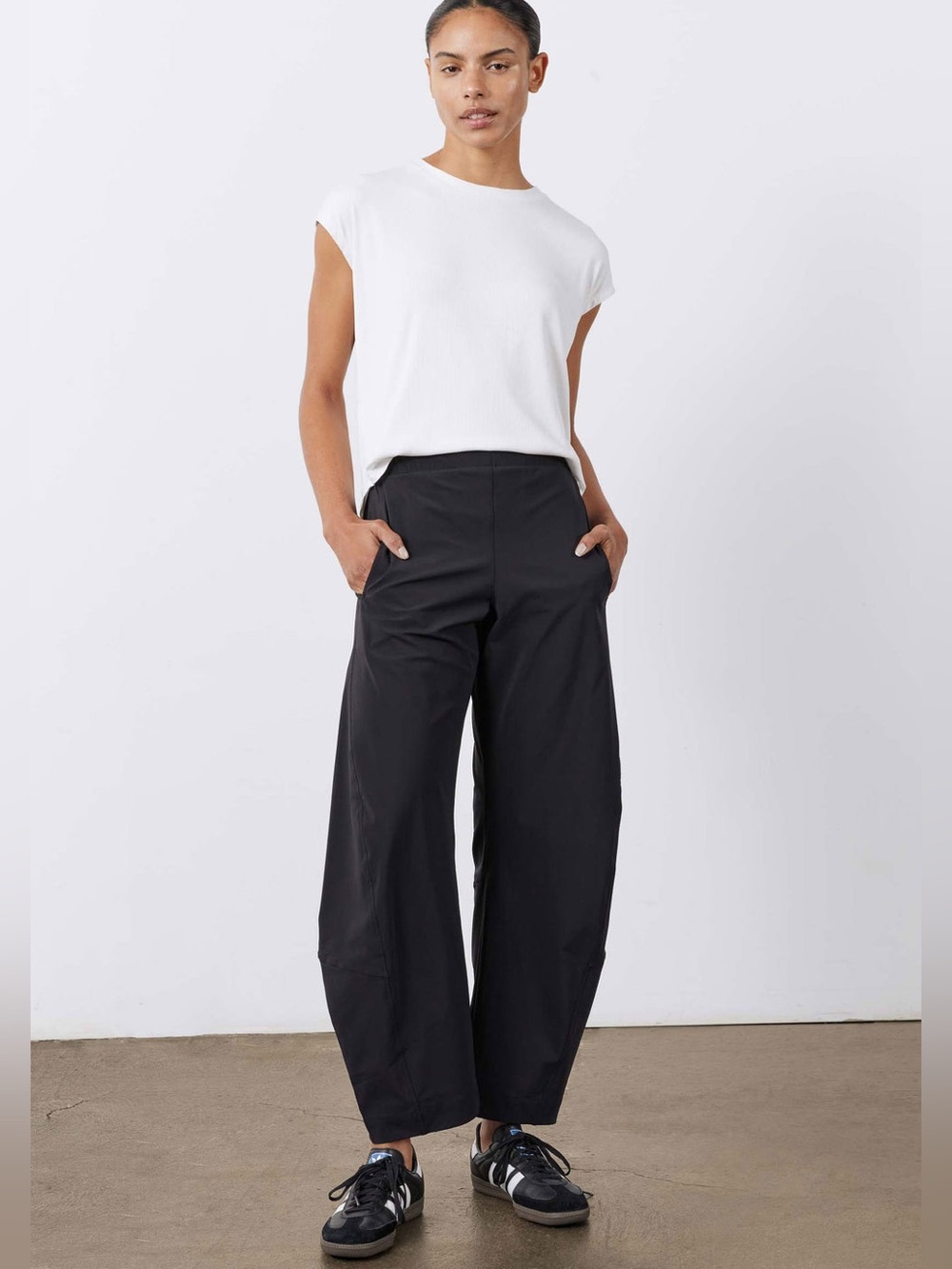 NWT ✨ Ruti | On the Loose Barrel Leg Work Pants | Black Petite | 4P